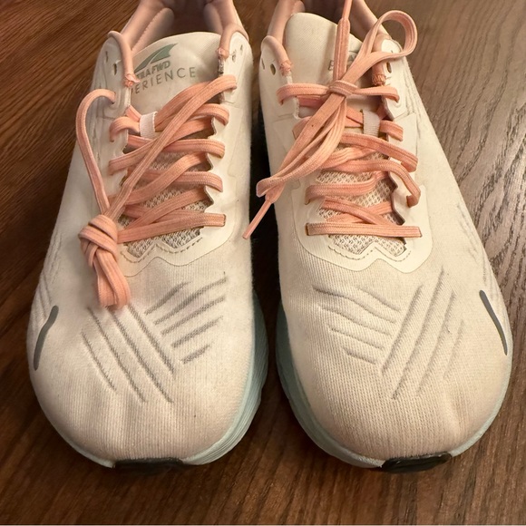 Altra FWD Experience Women's Peach and white Athletic Shoes - Picture 4 of 8